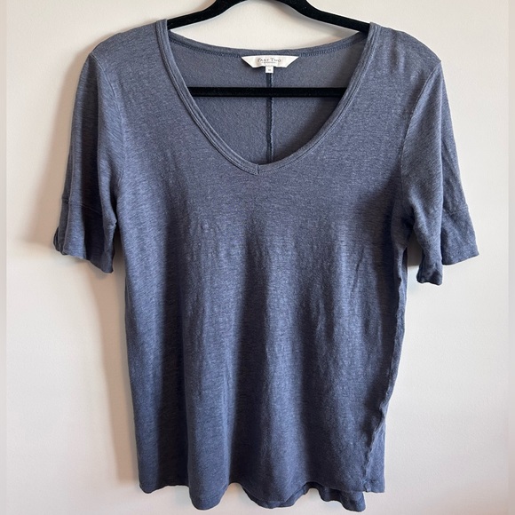 V-neck tee, medium. - Picture 1 of 2